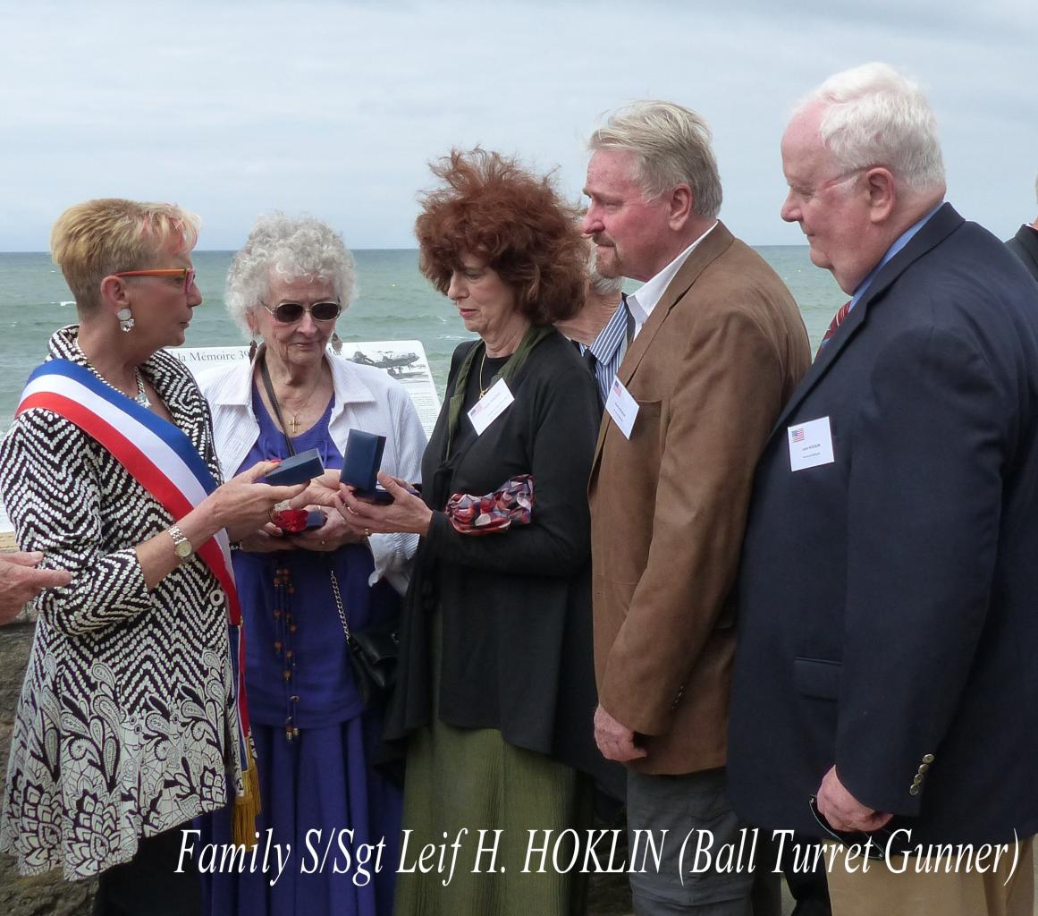 Darlene (wife Leif HOKLIN, 90 years old) - Paula - Noel (son) - Lonn (son)