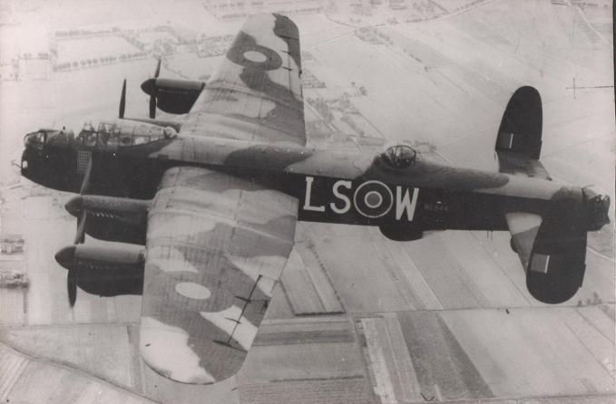 2-Lancaster III ME844 LS-W - 15 Squadron RAF_R